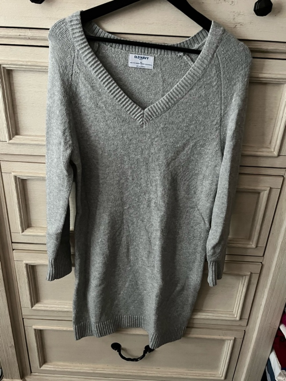 Old Navy Gray V-Neck Knit Sweater